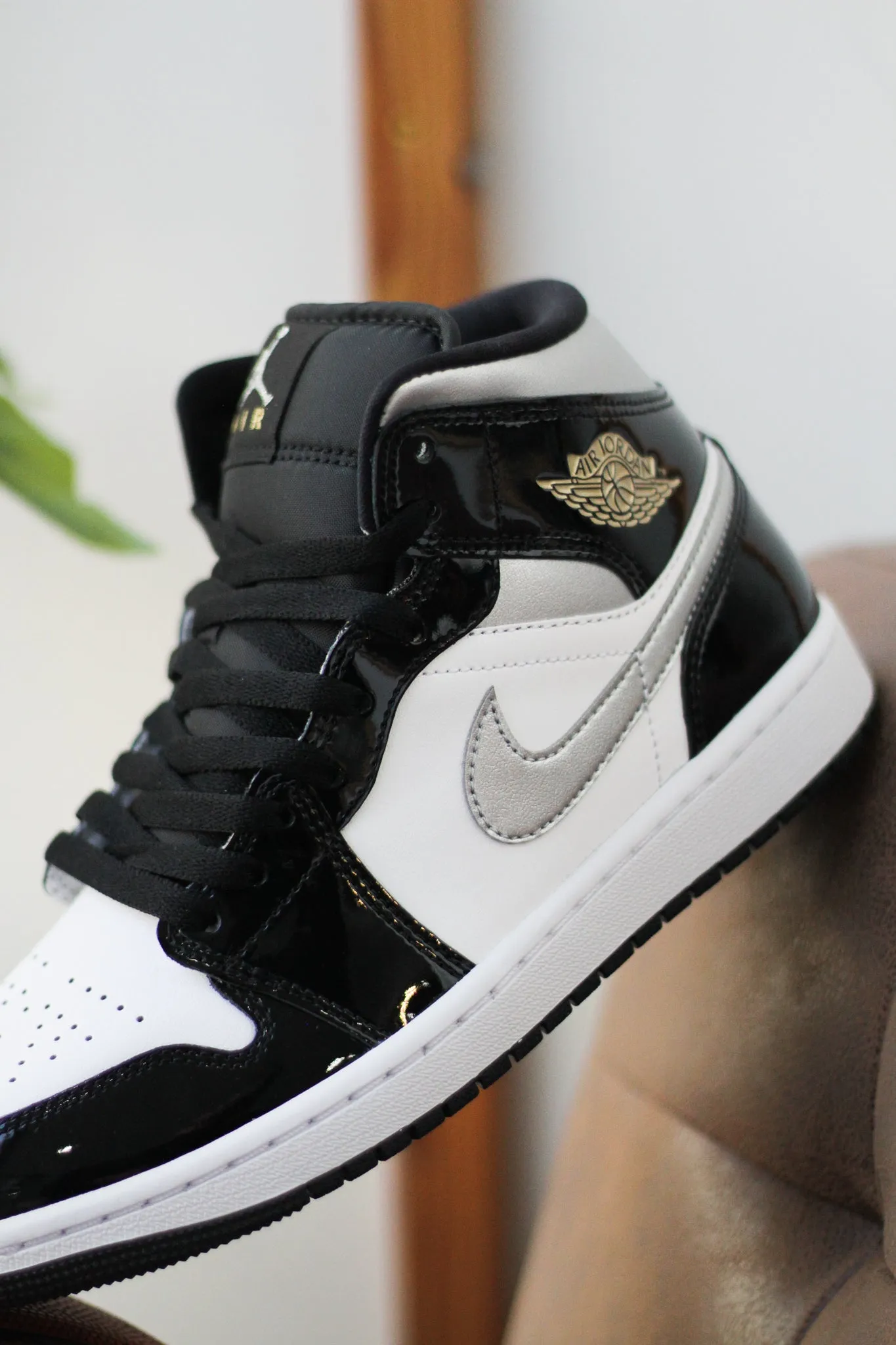 AIR JORDAN 1 MID SE "METALLIC SILVER"