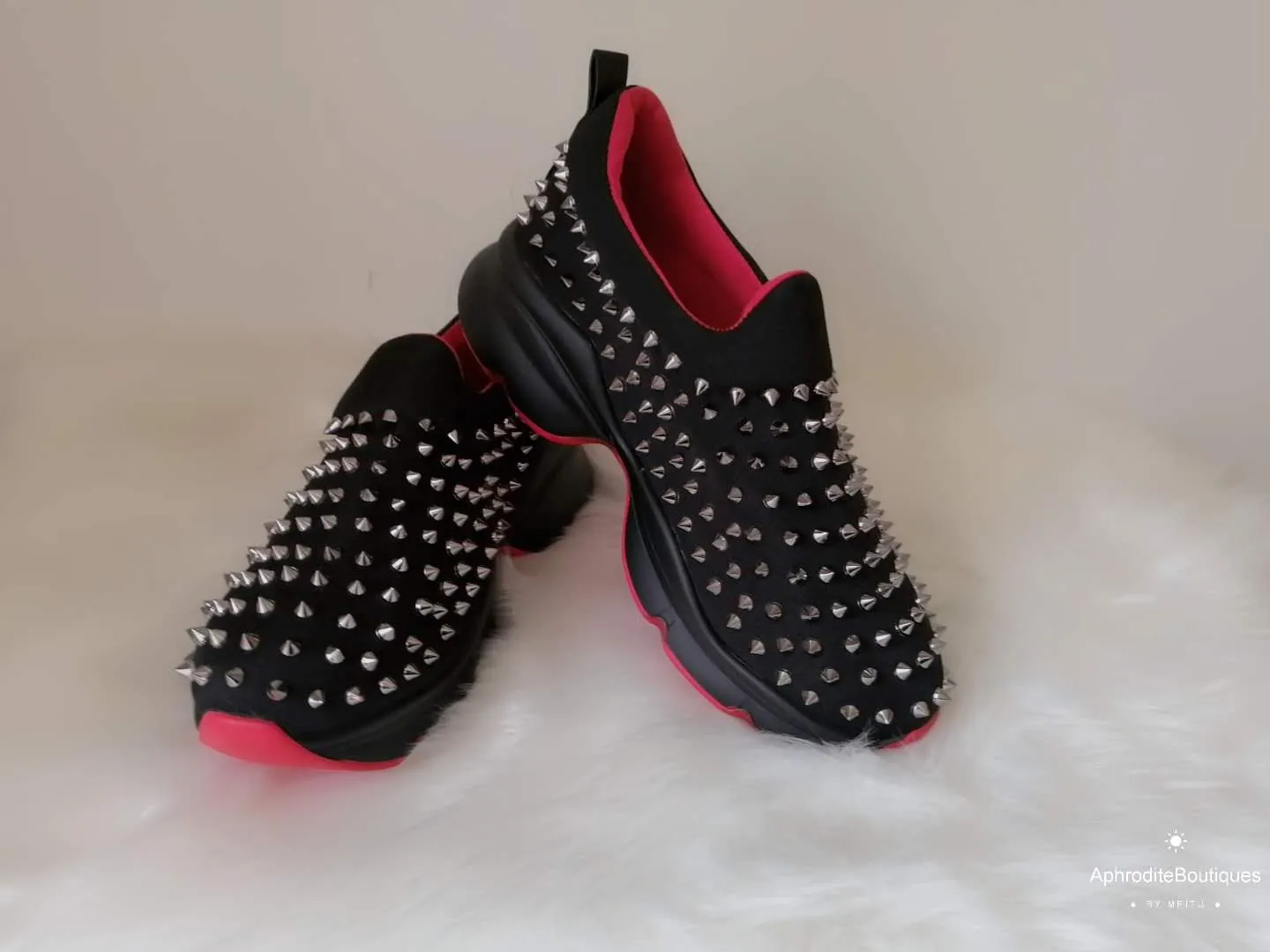 Hot selling rivet sneakers