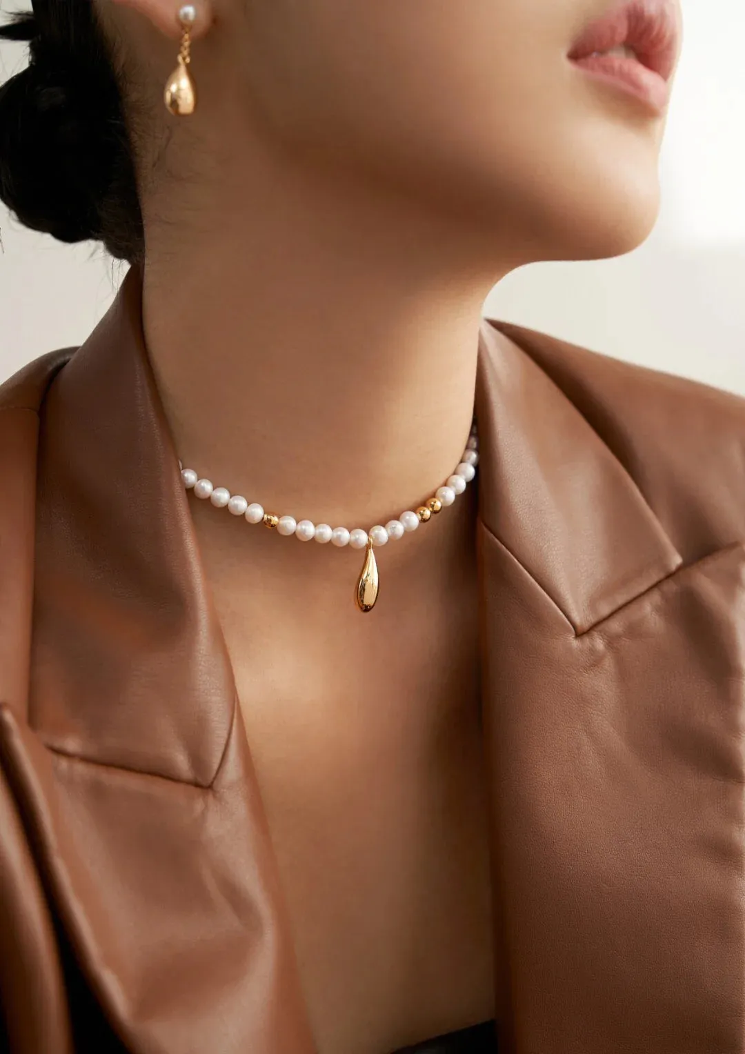 Loretta - Dainty Raindrop Pearl Beaded Necklace