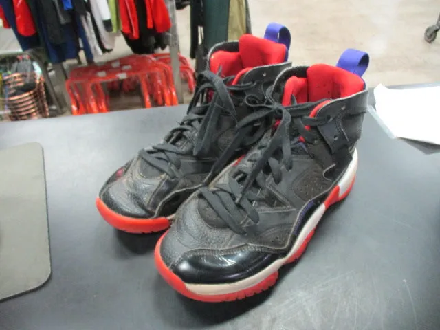 Used Jordan Basketball SHoes Size 5.5 (Has Wear)